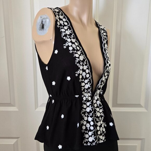 Forever 21 Embroidered Plunge V Front Shirt SZ M - Picture 1 of 8